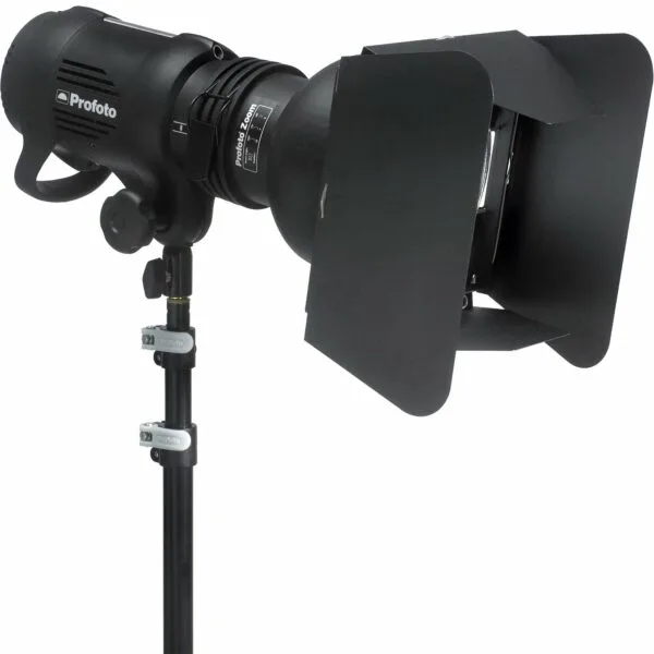 barndoor for reflector
