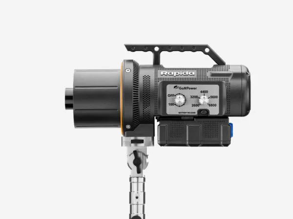 Maxima Rapida: Luz LED Cine Bi-Color V-Mount Portátil | 23.000 Lúmenes 14 Maxima Rapida: Luz LED Cine Bi-Color V-Mount Portátil | 23.000 Lúmenes